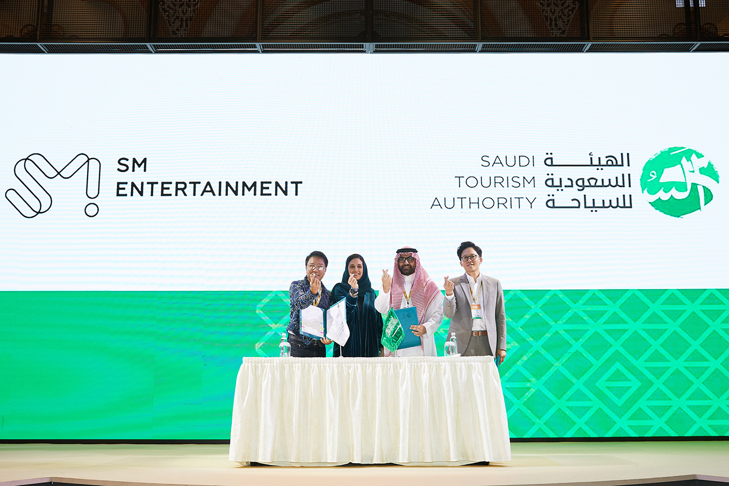 李秀满总制作人、SM与沙特观光厅签订MOU现场图片 2.jpg